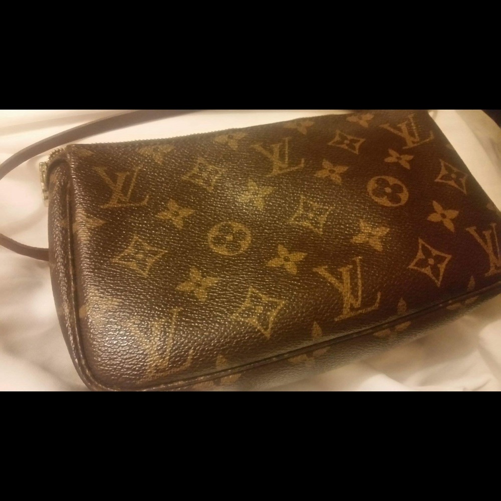 Louis Vuitton Monogram Canvas Pochette - Picture 4 of 8